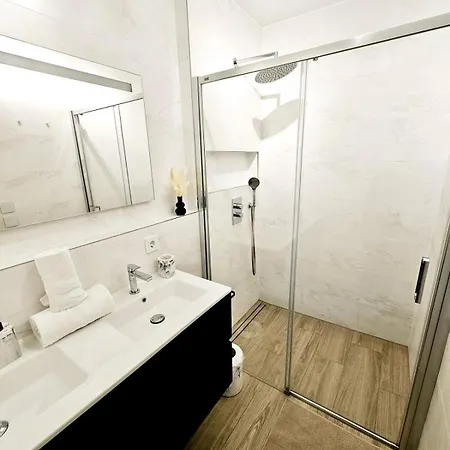 Apartment Stunning 2 Bedrooms With Private Terrace In